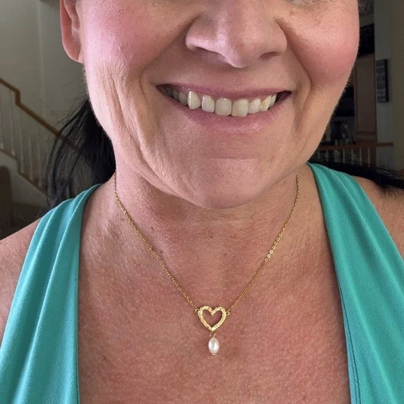 Gold Heart Pendant Necklace with Pearl - Picture 3 of 3